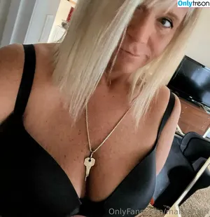 Karen Pennington / Bailey Buttner / Karen Buttner / Karensgalaxy / Martiangirl / Martiangirl1 / karen.buttner nude photo #0221