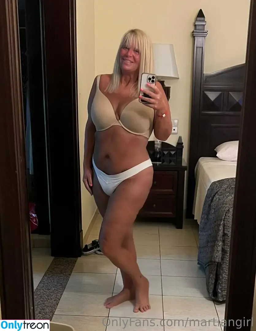 Karen Pennington nude photo #0009 (Bailey Buttner / Karen Buttner / Karensgalaxy / Martiangirl / Martiangirl1 / karen.buttner)