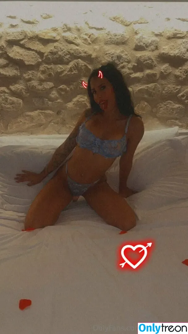 karendelima голая photo #0008 (karendelima)