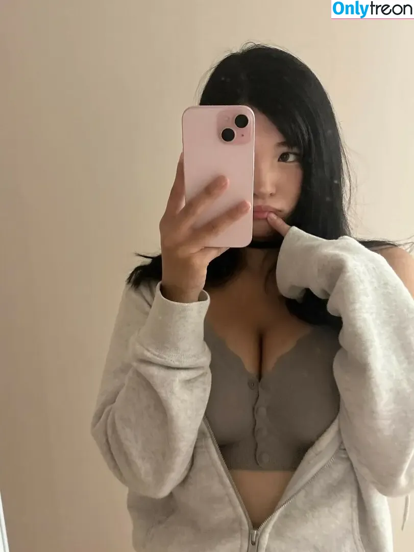 Karenxtran nude photo #0236 (Strawberry.bunni / seunnngmiii)