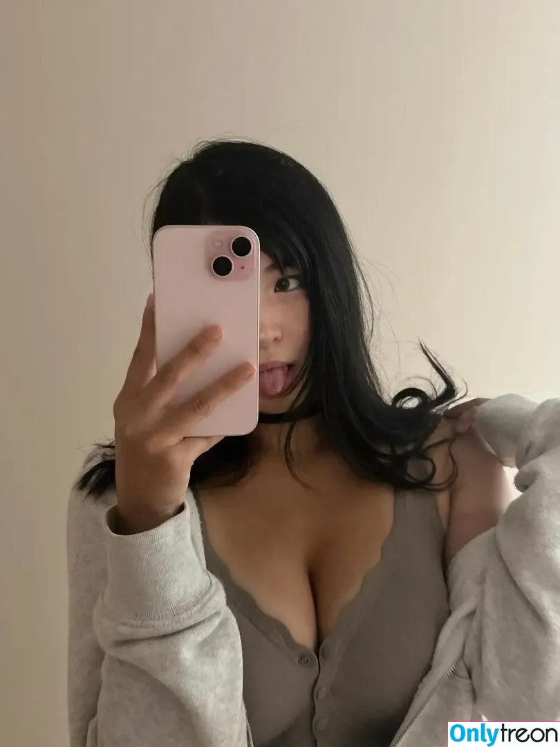 Karenxtran nude photo #0238 (Strawberry.bunni / seunnngmiii)