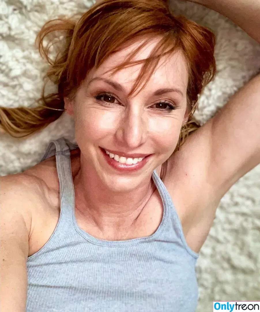 Kari Byron nude photo #0060 (starbyron0 / therealkaribyron)