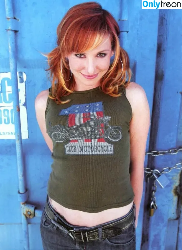 Kari Byron nude photo #0063 (starbyron0 / therealkaribyron)