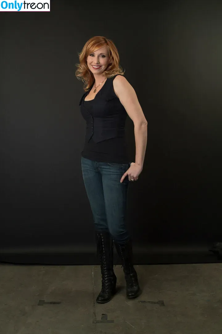 Kari Byron nude photo #0075 (starbyron0 / therealkaribyron)