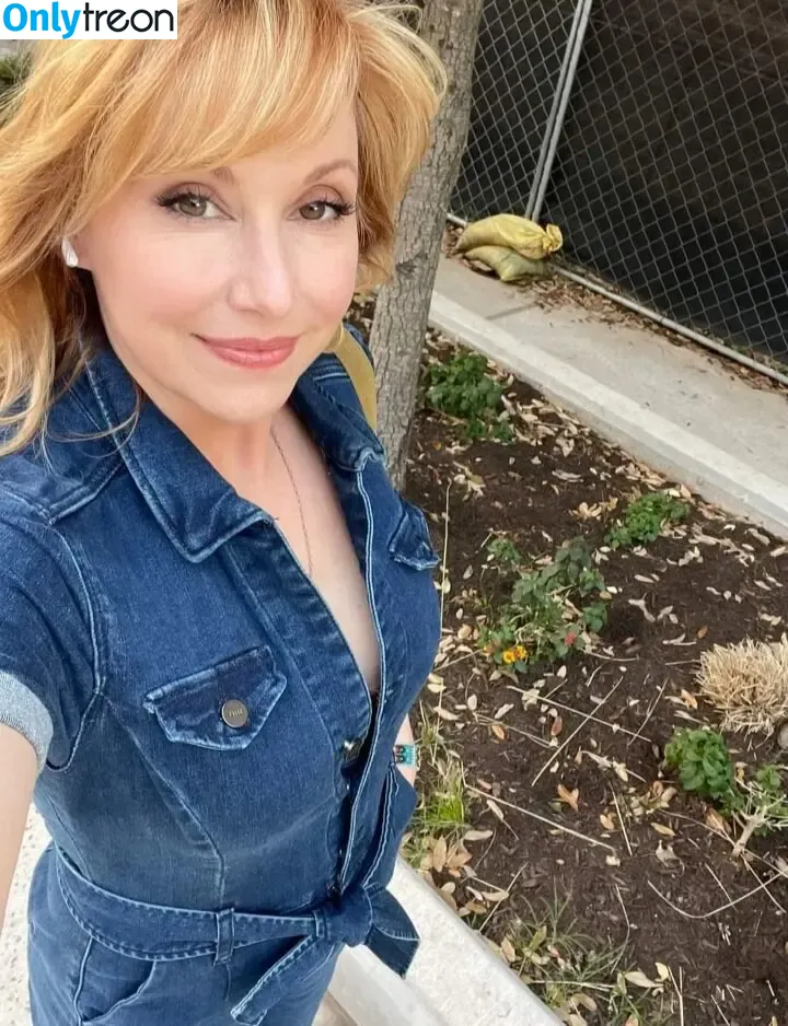 Kari Byron nude photo #0188 (KariByron / therealkaribyron)