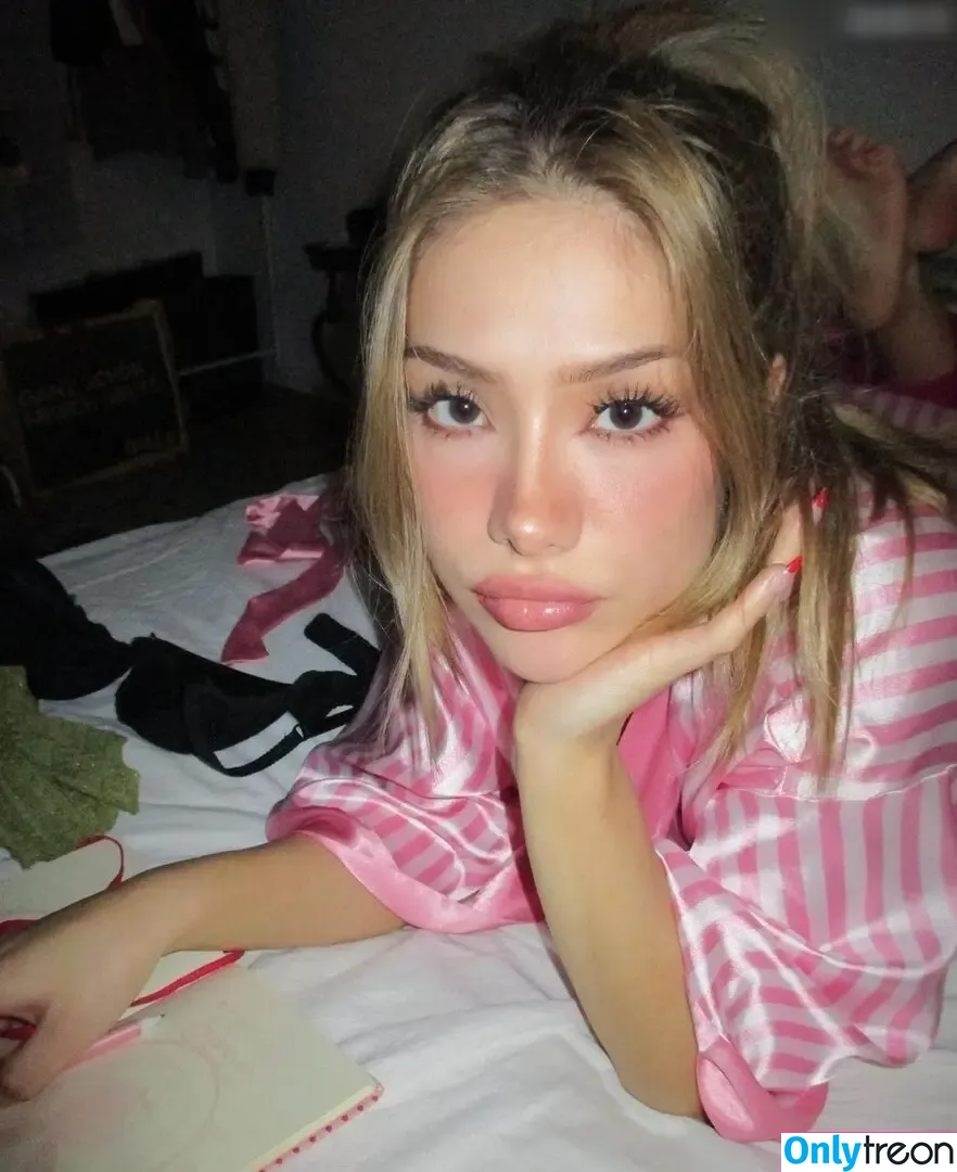 Karina Scherzer nude photo #0046 (mischiidc)