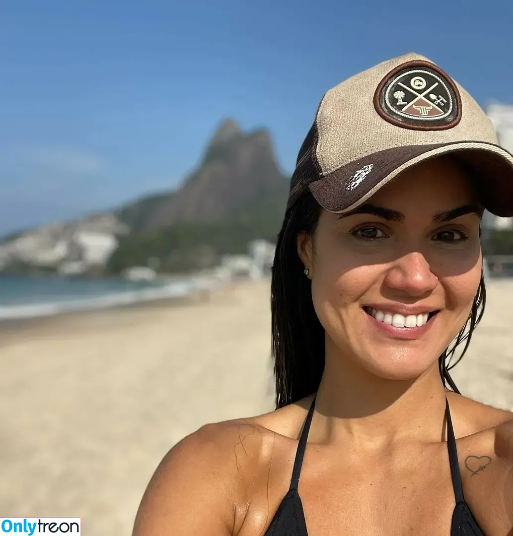 Karla Albuquerque nude photo #0009 (karlajornalismo)