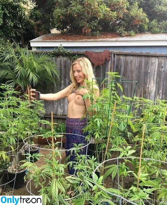karlakush420 голая photo #0055 (karlakush420)
