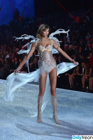 Karlie Kloss / karliekloss nude photo #0507
