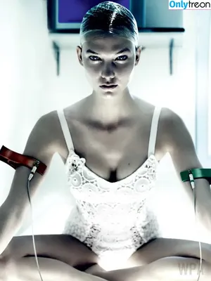 Karlie Kloss / karliekloss nude photo #0589
