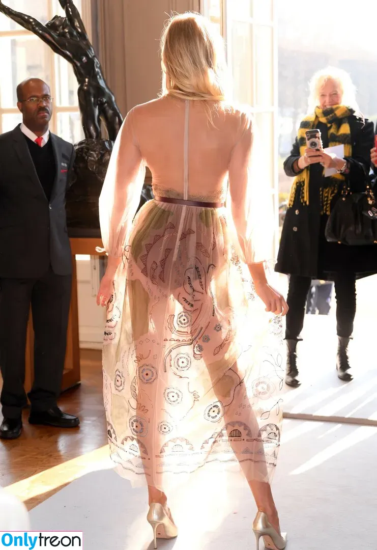 Karlie Kloss nude photo #0135 (karliekloss)