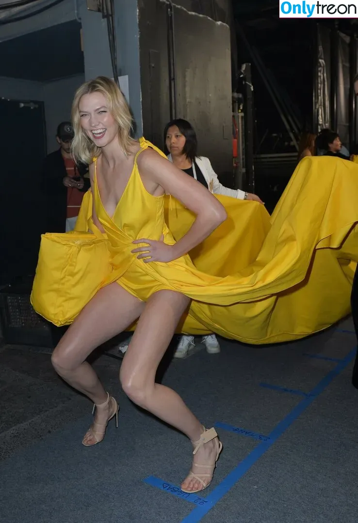 Karlie Kloss nude photo #0144 (karliekloss)