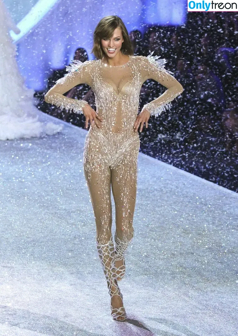 Karlie Kloss голая photo #0506 (karliekloss)
