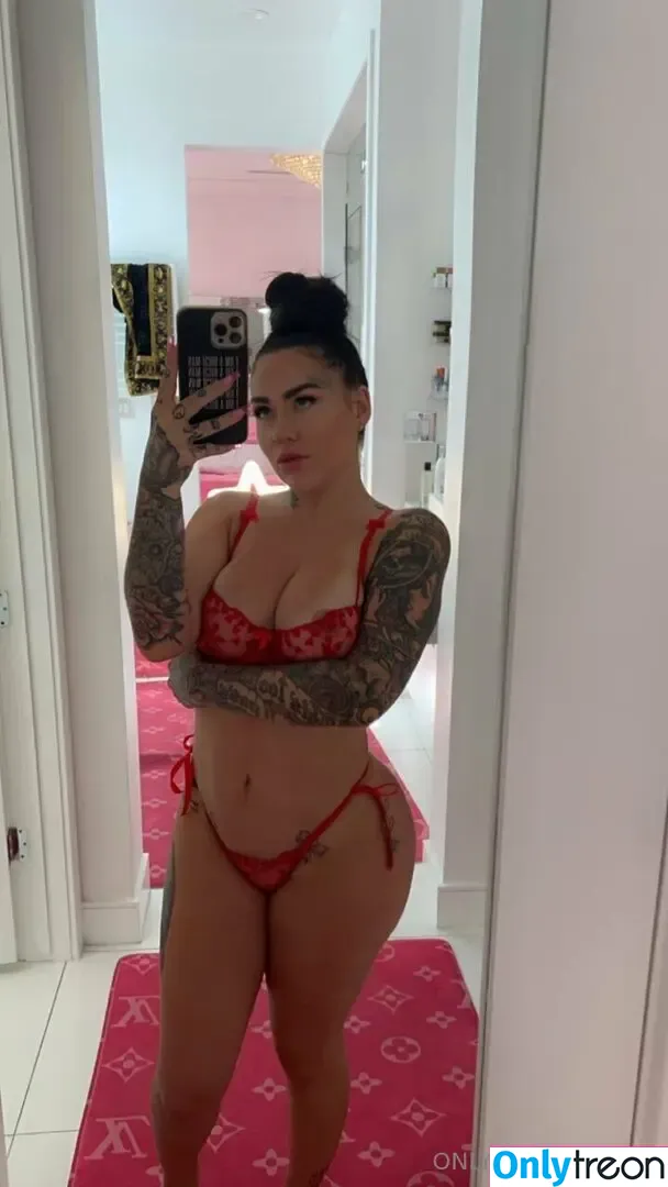 karmenkarma nude photo #0193 (karmenkarma)