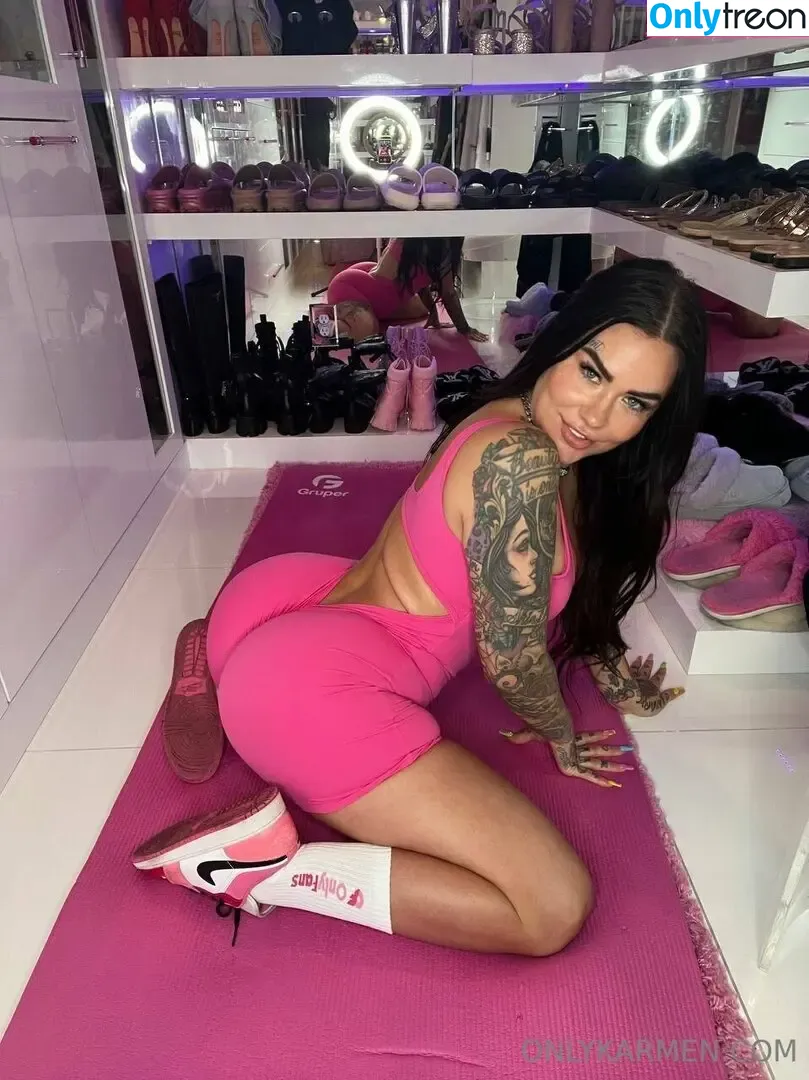 karmenkarma nude photo #0207 (karmenkarma)