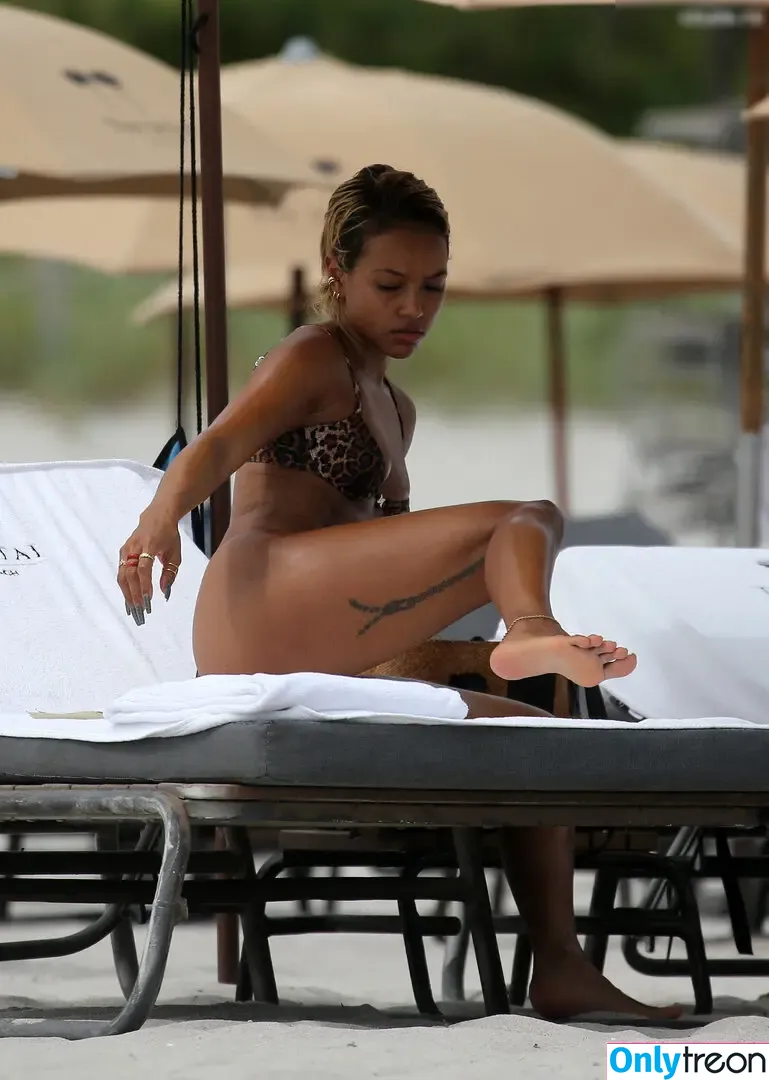 Karrueche Tran nude photo #0222 (Karrueche)