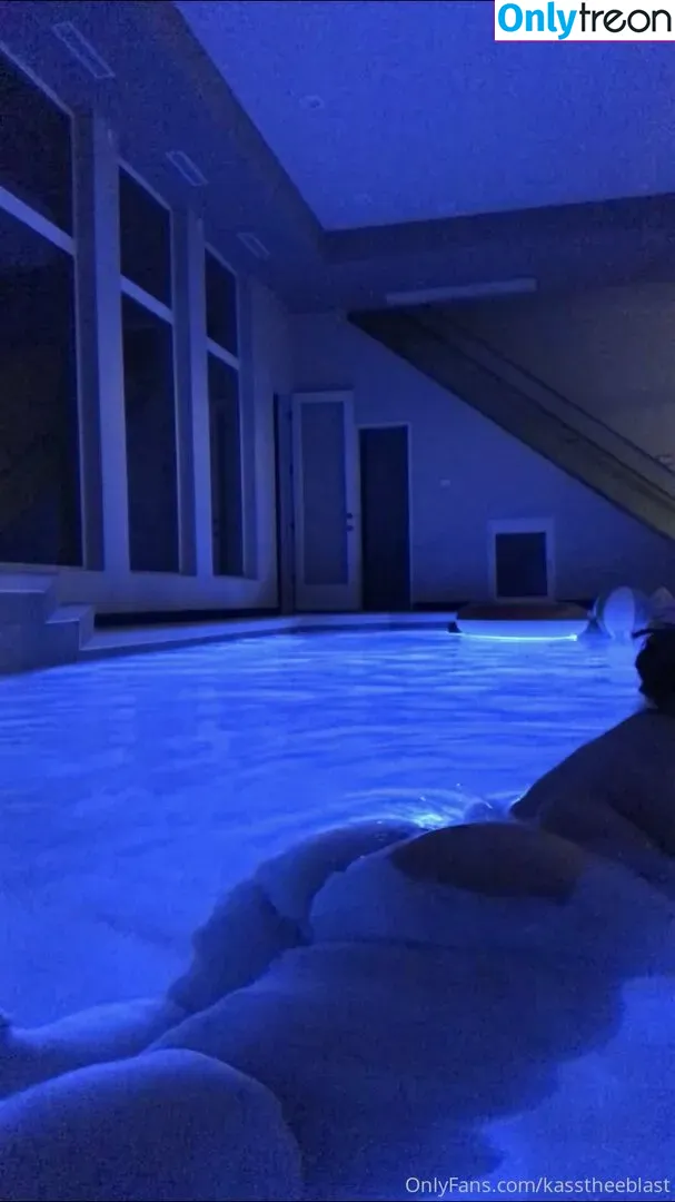 kasstheeblast nude photo #0004 (kasstheeblast)