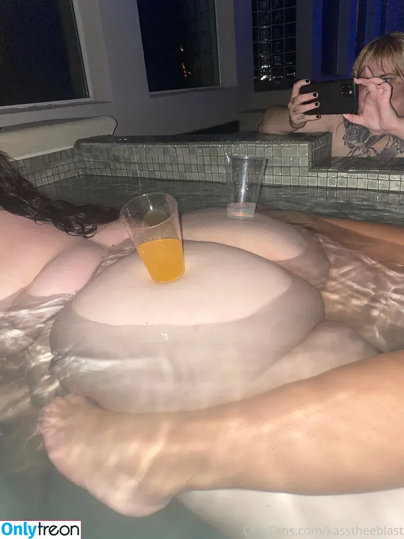 kasstheeblast nude photo #0012 (kasstheeblast)
