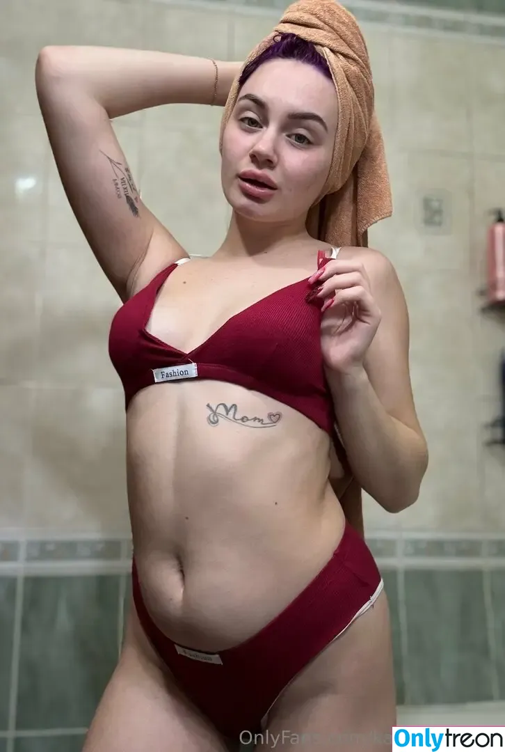 kat.but.no.hat nude photo #0036 (BreadPitters / kat.without.a.hat)