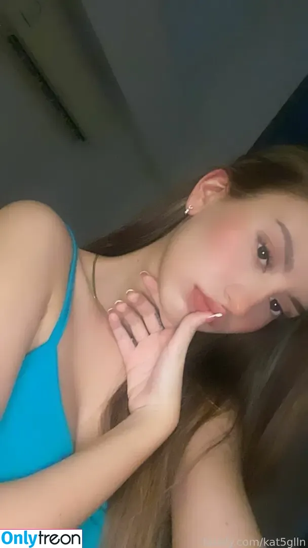 kat5glln nude photo #0037 (ktlynsnglng)