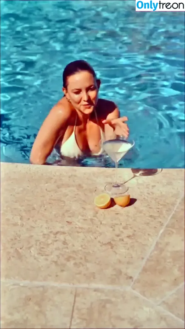 Kate Hudson голая photo #0676 (katehudson)