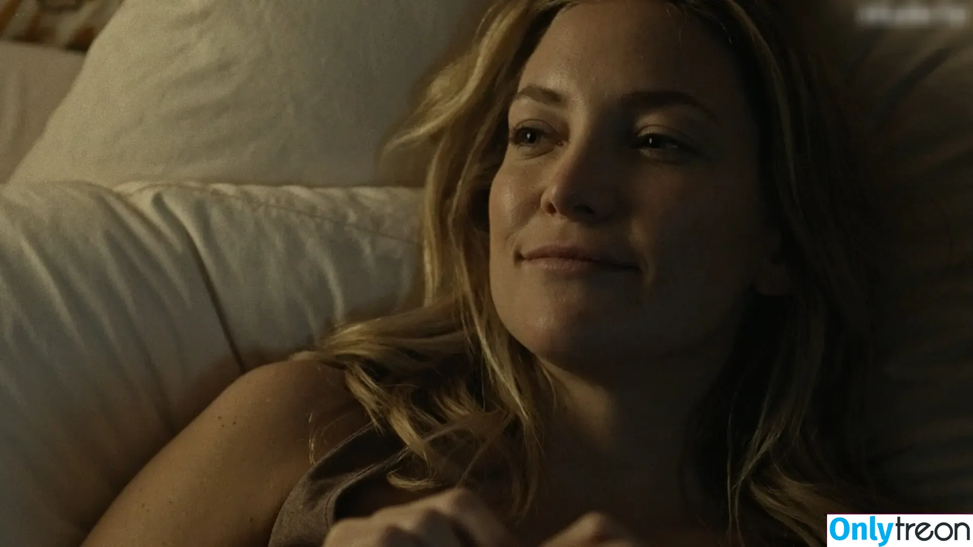 Kate Hudson голая photo #0697 (katehudson)