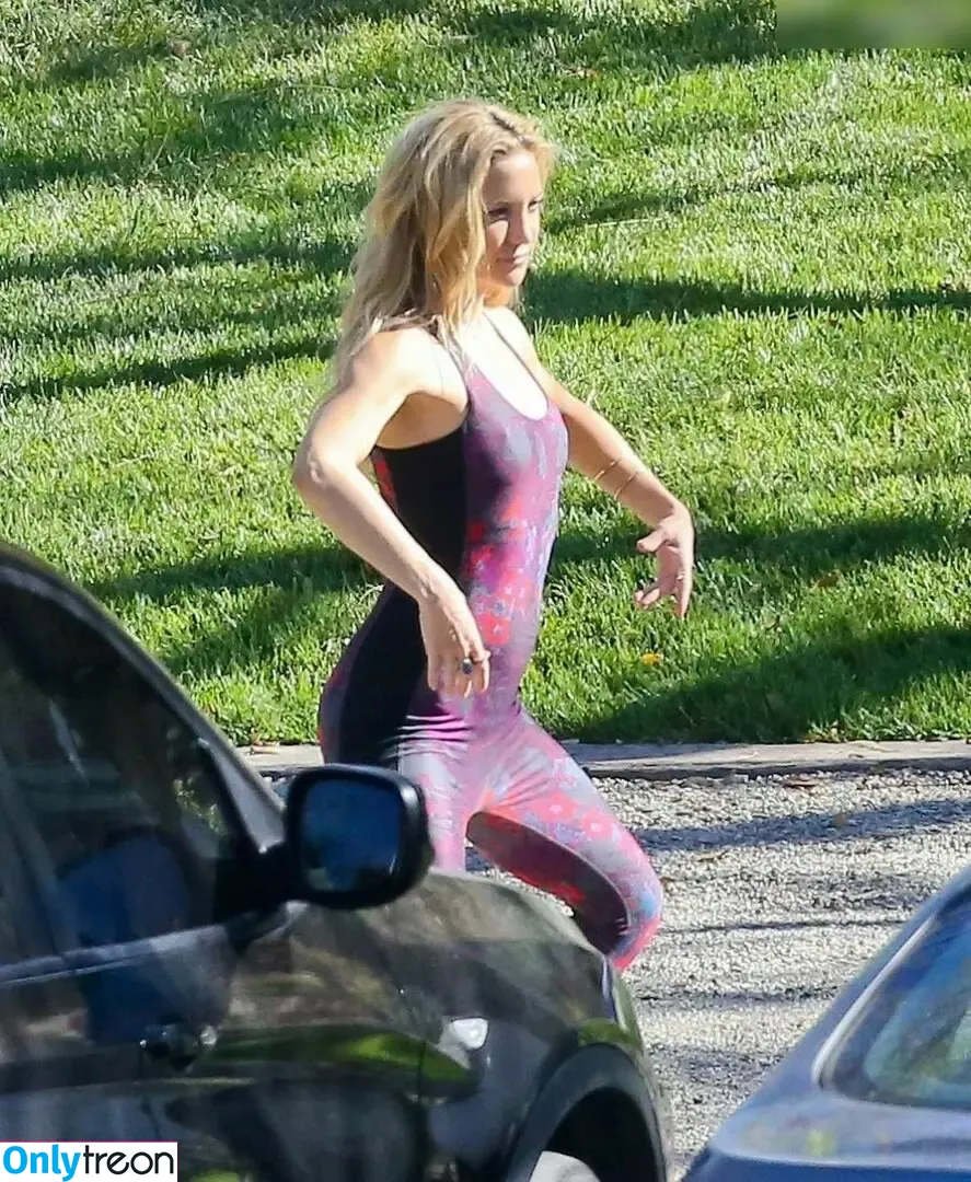 Kate Hudson голая photo #0712 (katehudson)