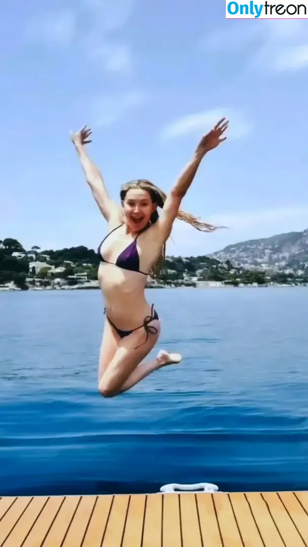 Kate Hudson голая photo #0724 (katehudson)