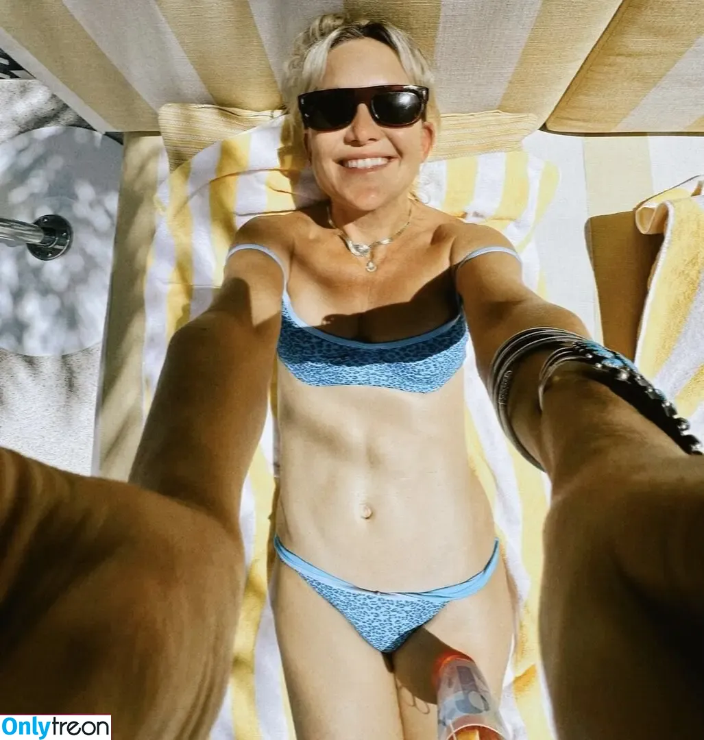 Kate Hudson голая photo #0777 (katehudson)