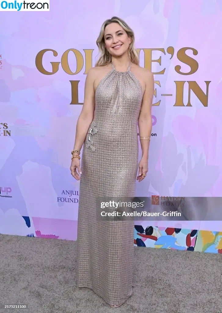 Kate Hudson голая photo #0792 (katehudson)