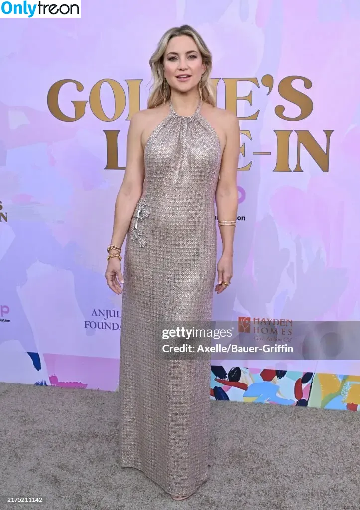 Kate Hudson голая photo #0797 (katehudson)