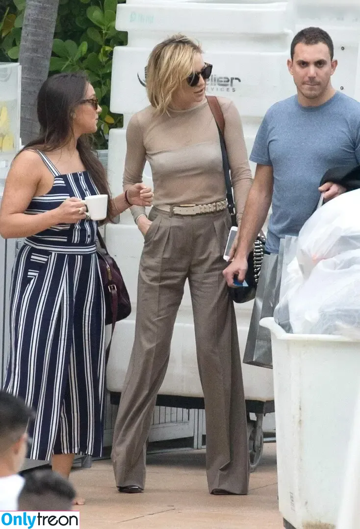 Kate Hudson голая photo #0866 (katehudson)