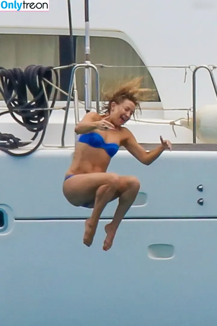 Kate Hudson голая photo #0874 (katehudson)