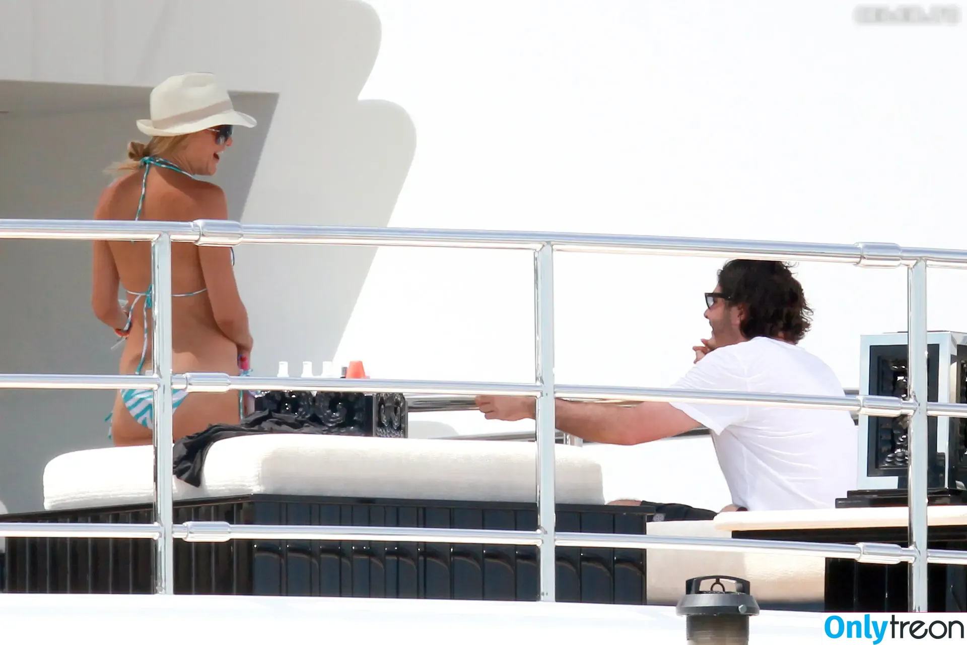 Kate Hudson голая photo #0984 (katehudson)