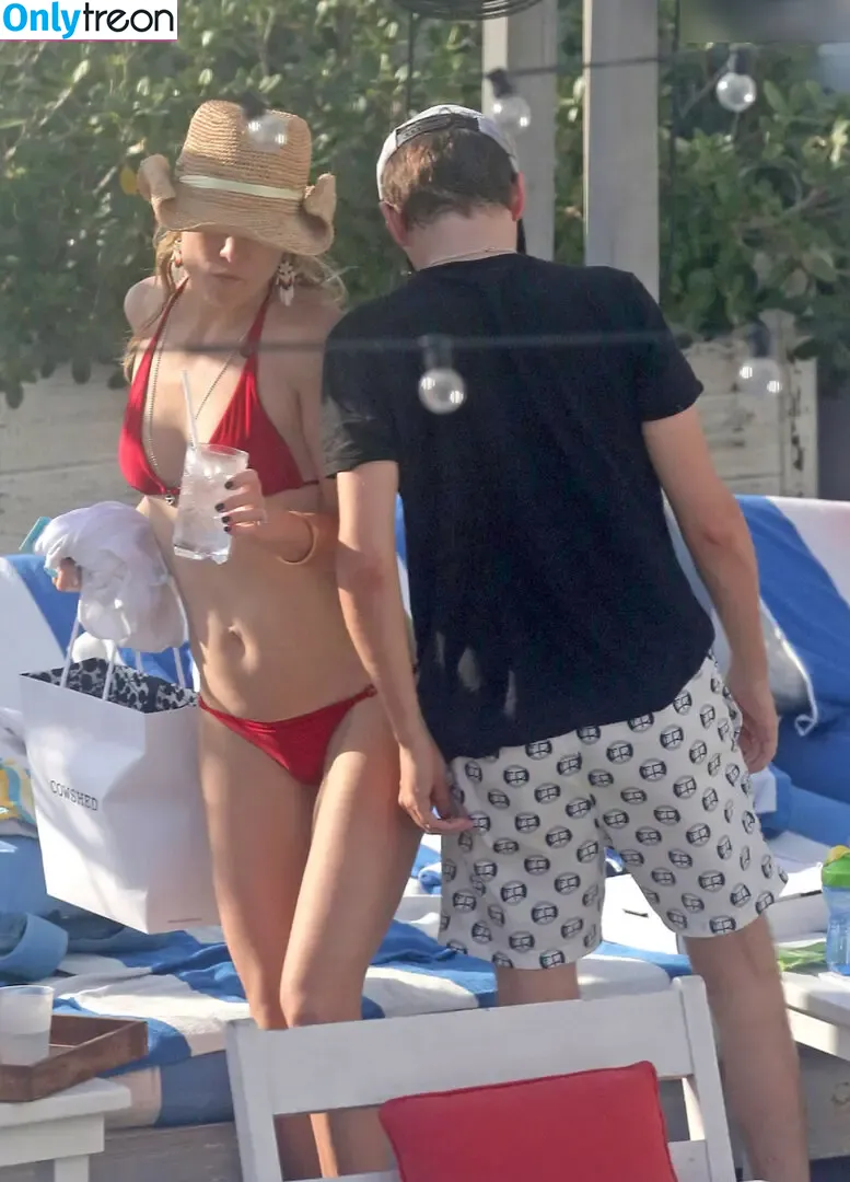 Kate Hudson nude photo #1000 (katehudson)