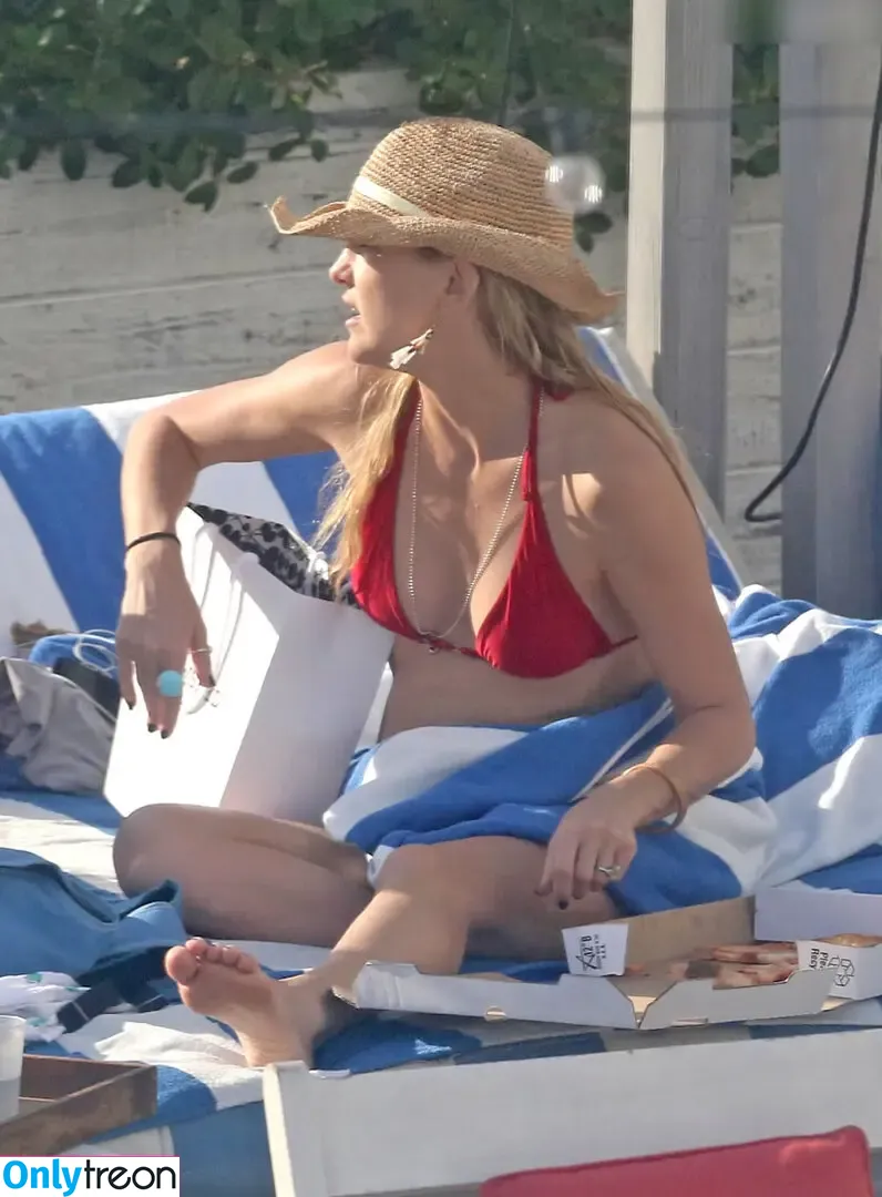 Kate Hudson nude photo #1007 (katehudson)