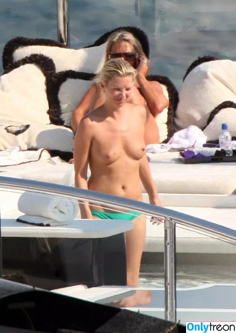 Kate Moss nude photo #0235 (kateamoss / katemoss / katemossagency)