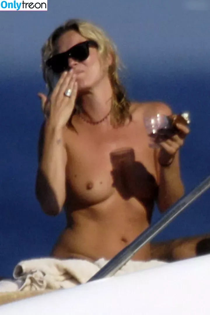 Kate Moss nude photo #0332 (kateamoss / katemoss / katemossagency)