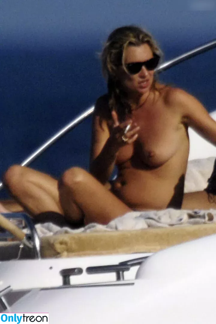 Kate Moss nude photo #0337 (kateamoss / katemoss / katemossagency)