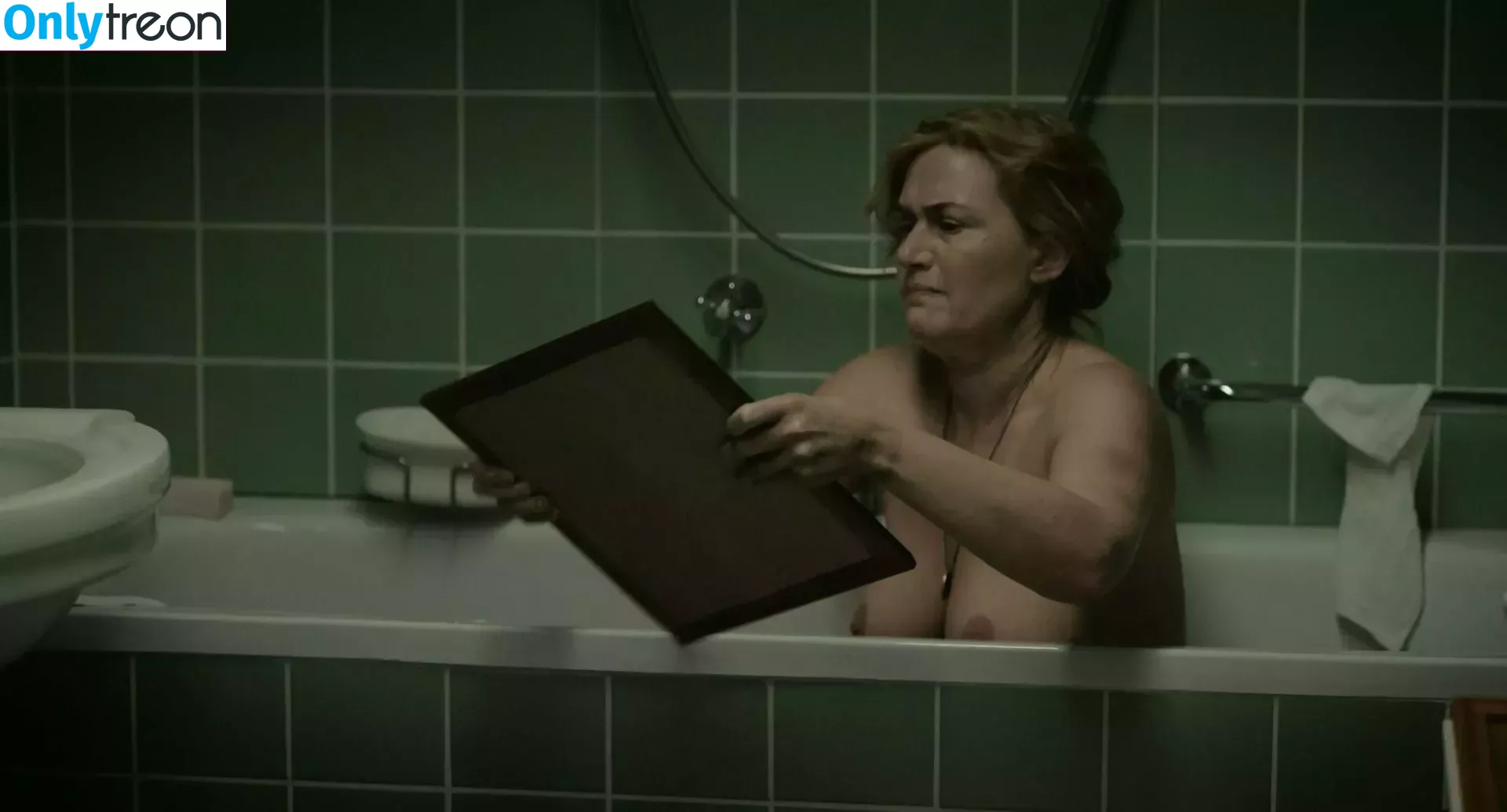 Kate Winslet nude photo #0313 (kate.winsletoffical / winsletlately)