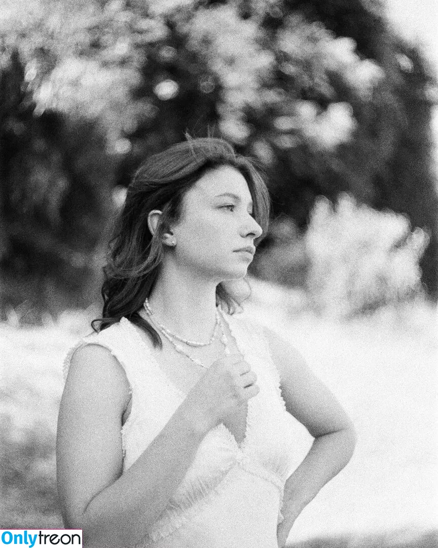 Katelyn Nacon nude photo #0104 (katelynnacon)