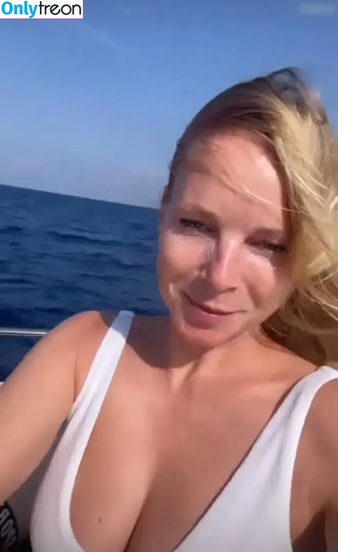 Katharina Dürr nude photo #0016 (katharina_duerr_)