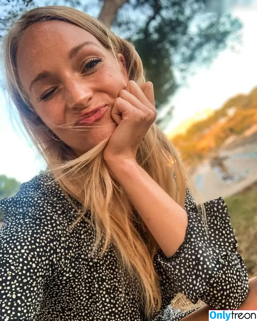 Katharina Kleinfeldt nude photo #0038 (katharinakleinfeldt)