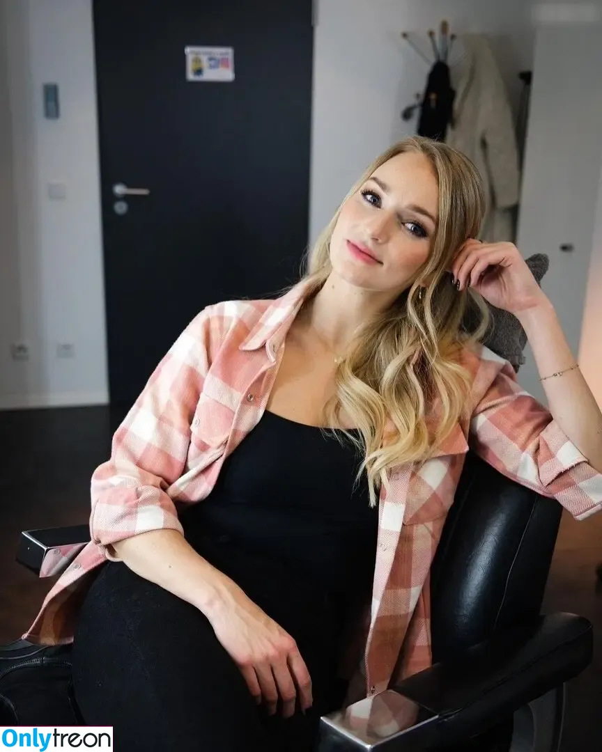 Katharina Kleinfeldt nude photo #0055 (katharinakleinfeldt)