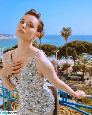 Katherine Langford / katherinelangford nude photo #0157