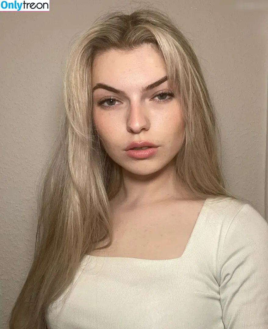 Katherine Markov nude photo #0005 (katherine.markov)