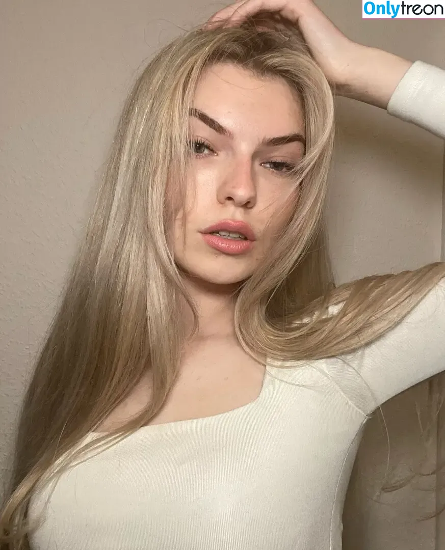Katherine Markov nude photo #0006 (katherine.markov)