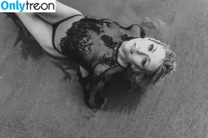 Katherine McNamara / kat.mcnamara nude photo #0592