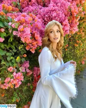 Katherine McNamara / kat.mcnamara nude photo #0951