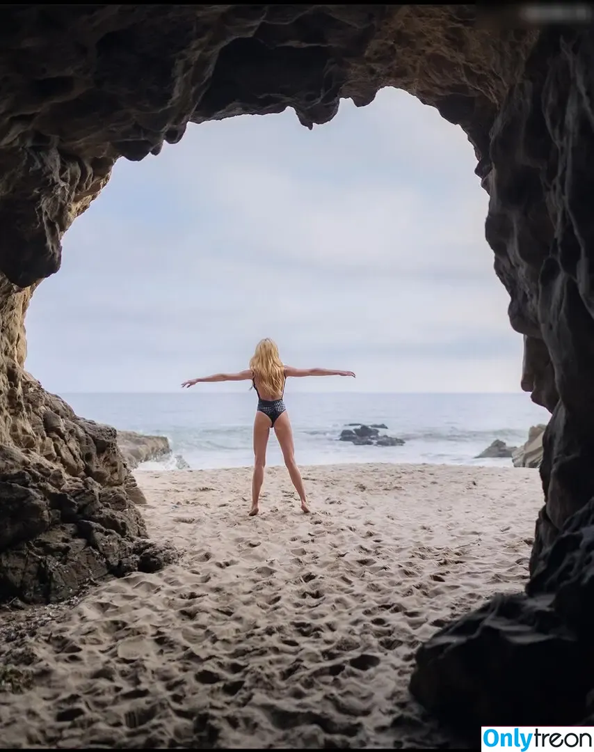 Katherine McNamara nude photo #0692 (kat.mcnamara)